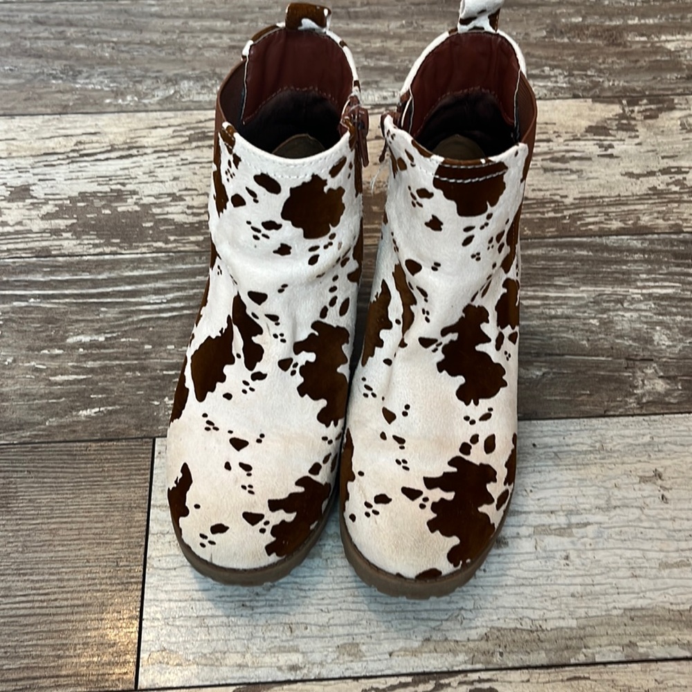 Mia Cow Print booties